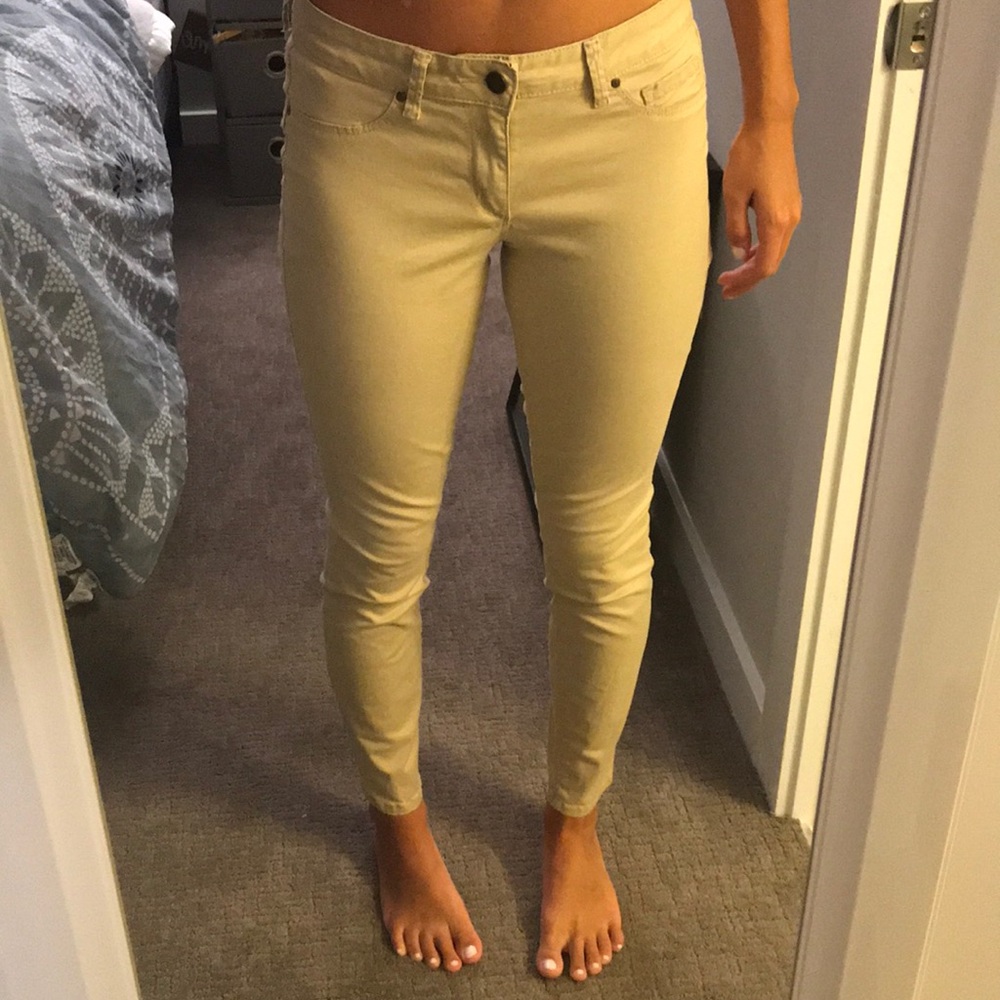 Jessica Simpson khakis